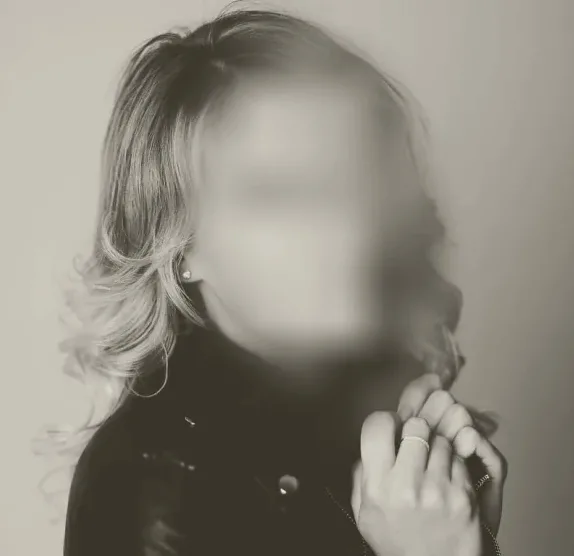 Claudia, 33