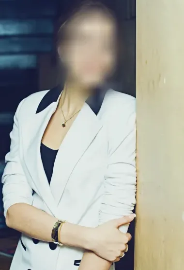 Lucia, 30